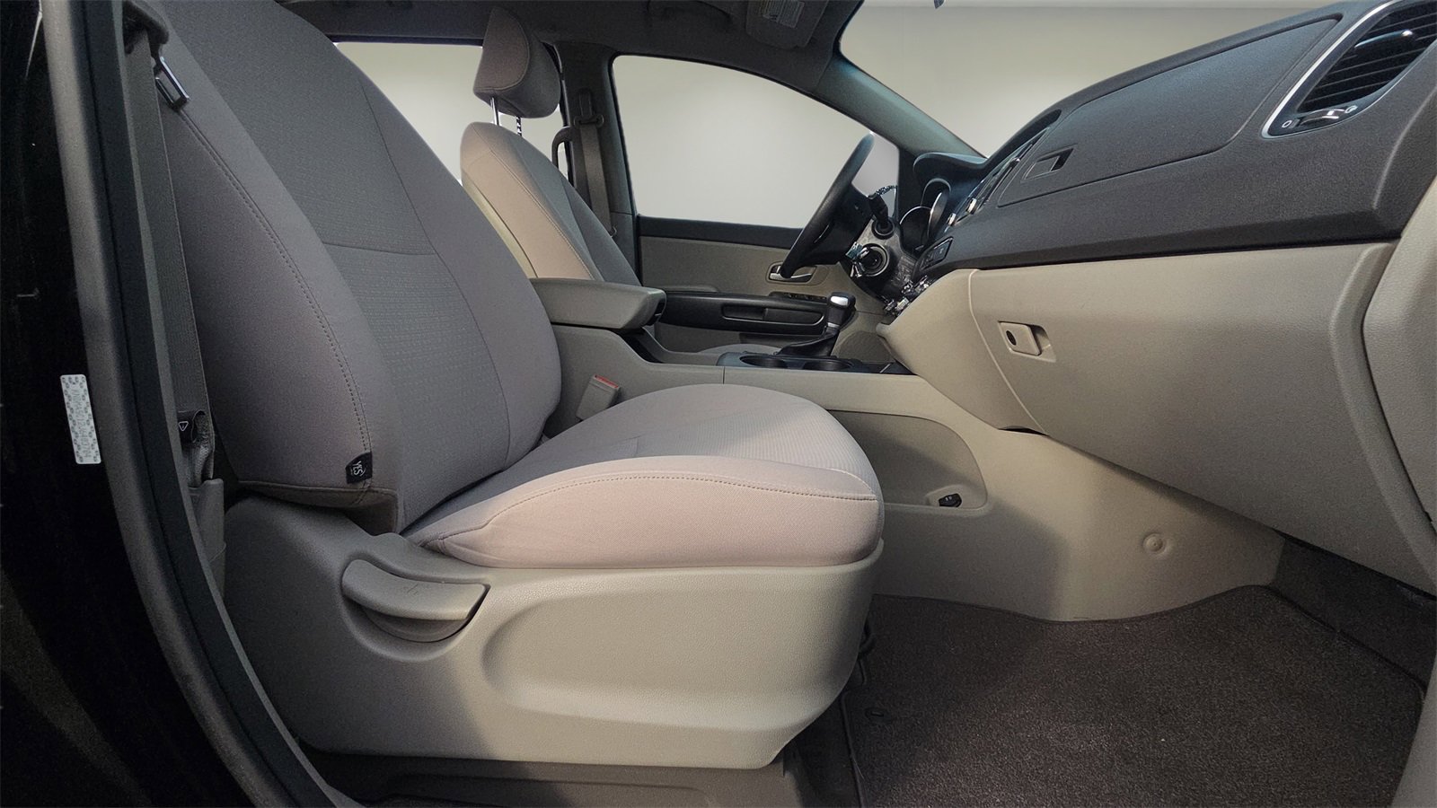 Used 2018 Kia Sedona L image 15