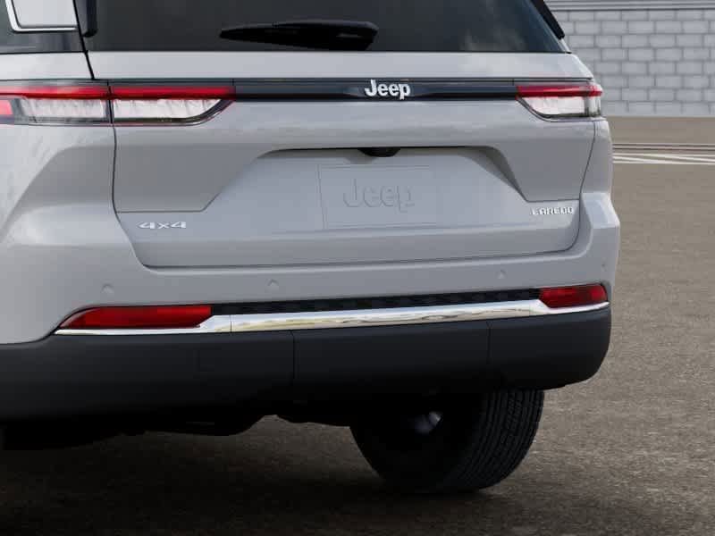 Used 2025 Jeep Grand Cherokee Laredo X w/ Luxury Tech Group I AWD/4WD image 13