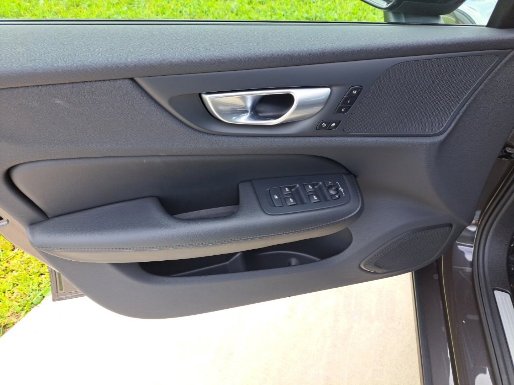 Used 2025 Volvo S60 B5 Core image 14