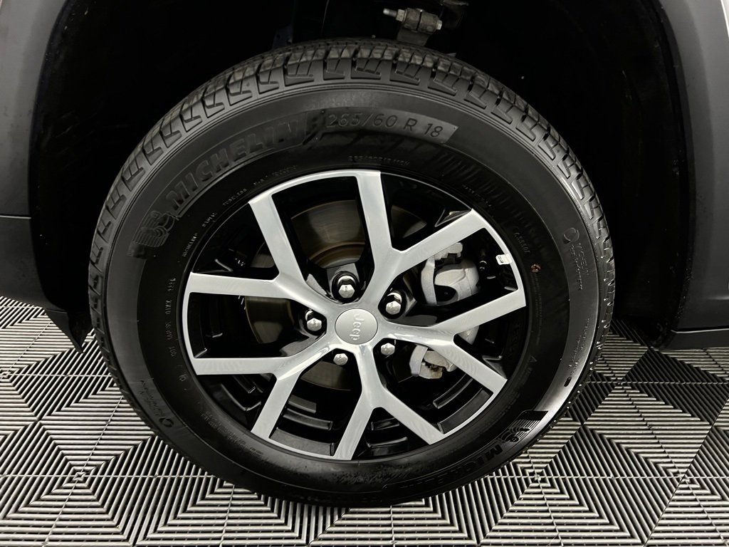 Certified 2024 Jeep Grand Cherokee L Limited w/ Luxury Tech Group II image 11