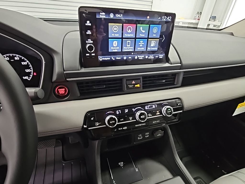 New 2025 Honda Pilot Touring image 12