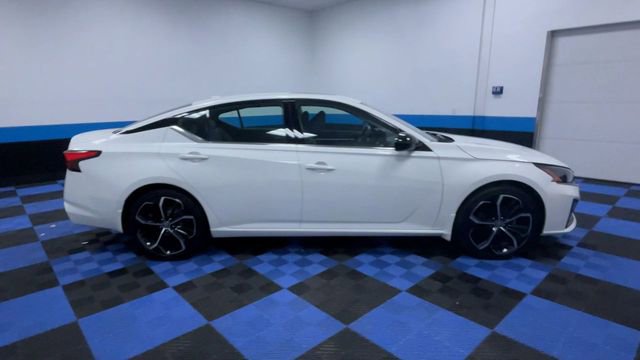 Used 2024 Nissan Altima 2.5 SR w/ SR Premium Package image 9