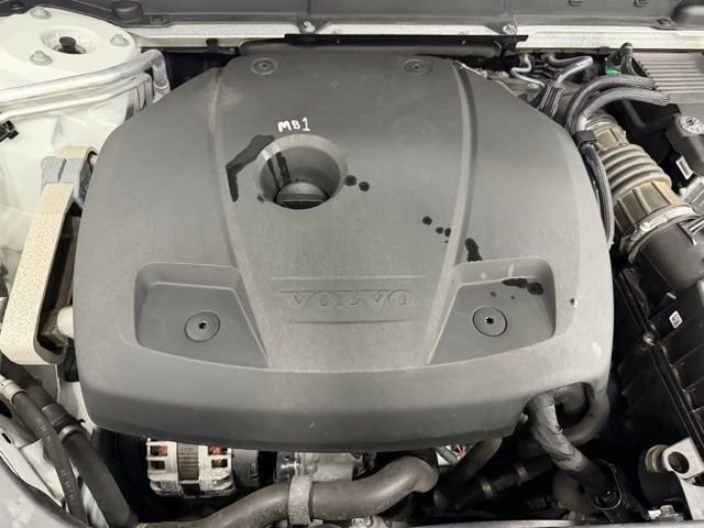 Used 2021 Volvo XC60 T6 Momentum image 11