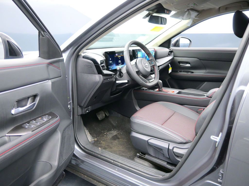 New 2026 Nissan Kicks SR w/ Cold Weather Package AWD/4WD image 13