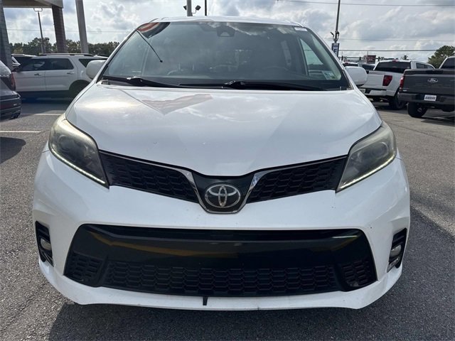Used 2019 Toyota Sienna SE image 2