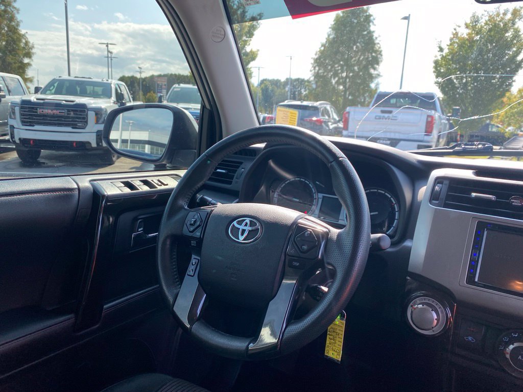 Used 2019 Toyota 4Runner TRD Off-Road AWD/4WD image 32