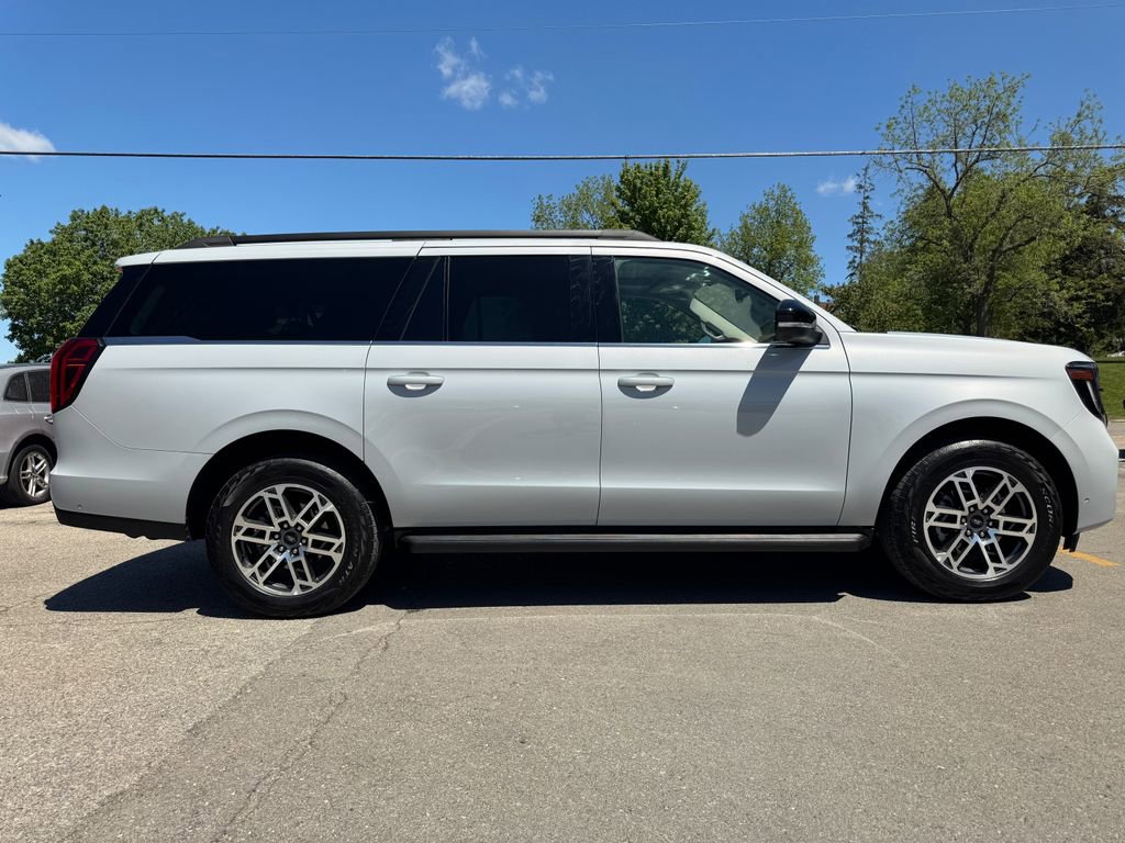 Used 2025 Ford Expedition Max Active AWD/4WD image 4