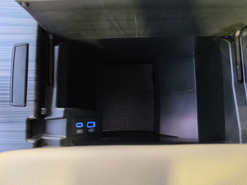 Certified 2024 Toyota Sienna Limited FWD image 26