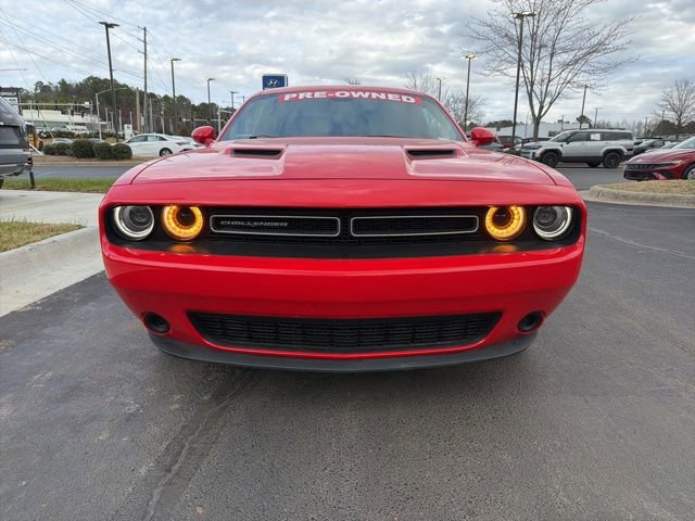 Used 2022 Dodge Challenger SXT image 2