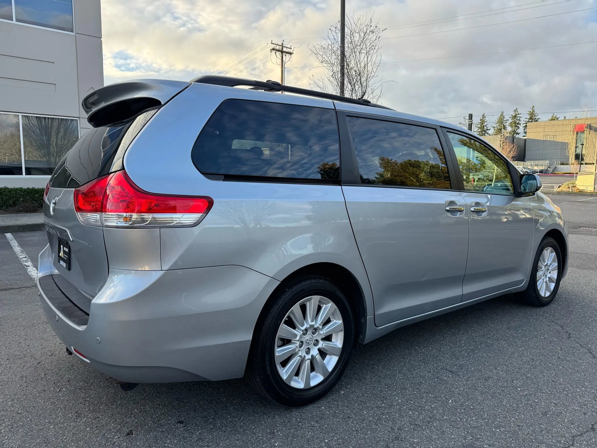 Used 2014 Toyota Sienna XLE w/ XLE Premium Package AWD/4WD image 11