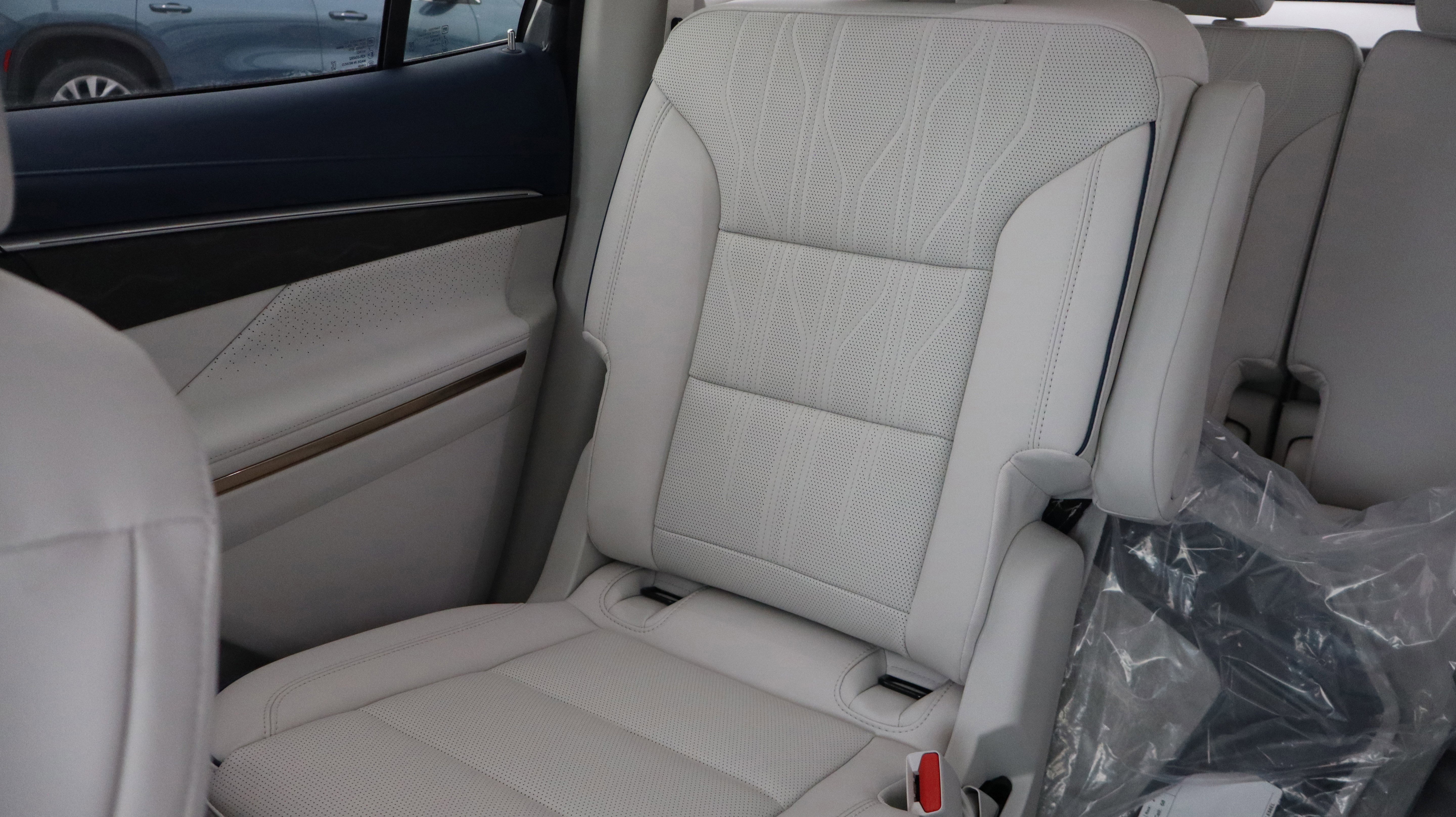 New 2026 Buick Enclave Avenir w/ Super Cruise Package AWD/4WD image 14