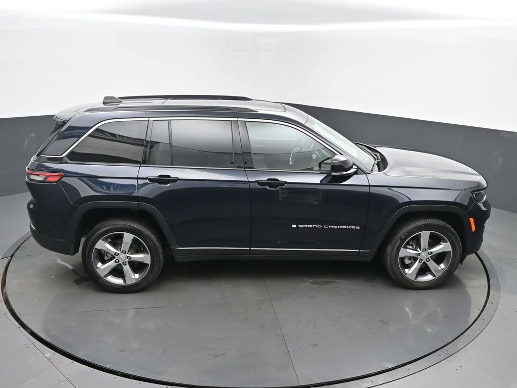 Used 2024 Jeep Grand Cherokee Limited w/ Luxury Tech Group II image 43