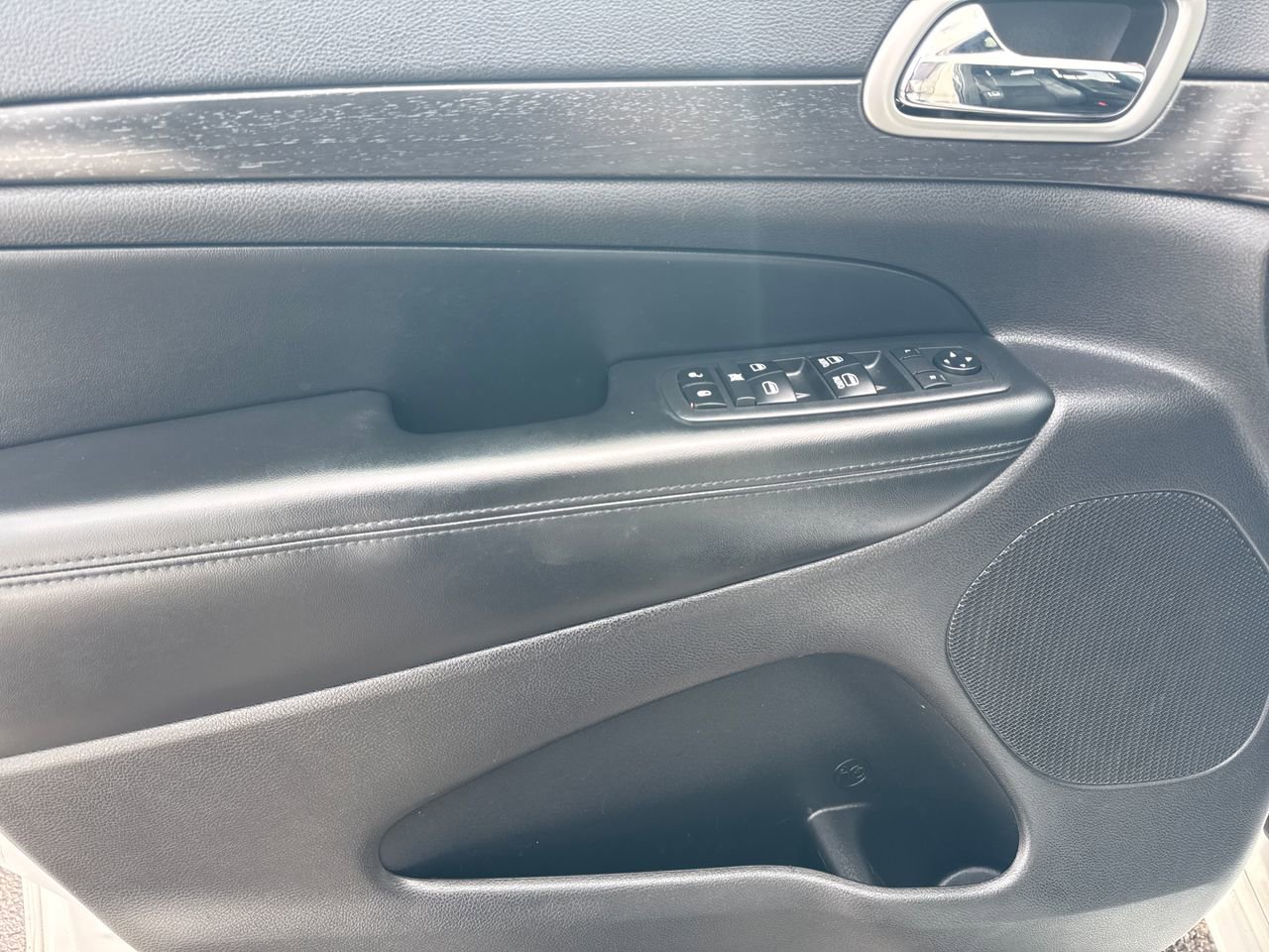 Used 2018 Jeep Grand Cherokee Altitude image 16