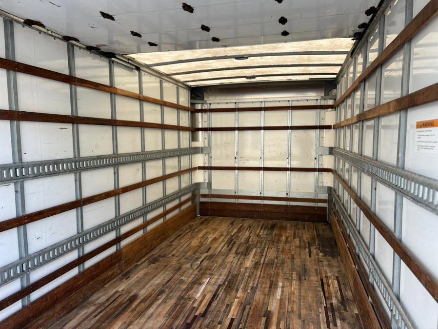 Used 2019 Isuzu NPR image 22