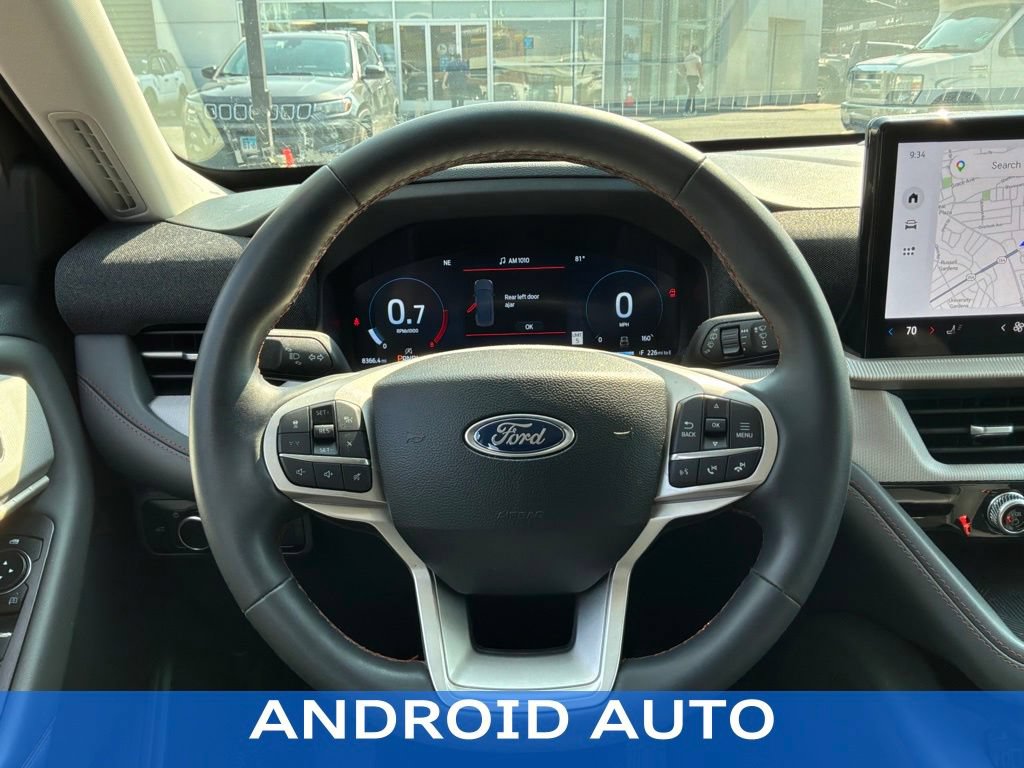 Used 2025 Ford Explorer Active AWD/4WD image 12