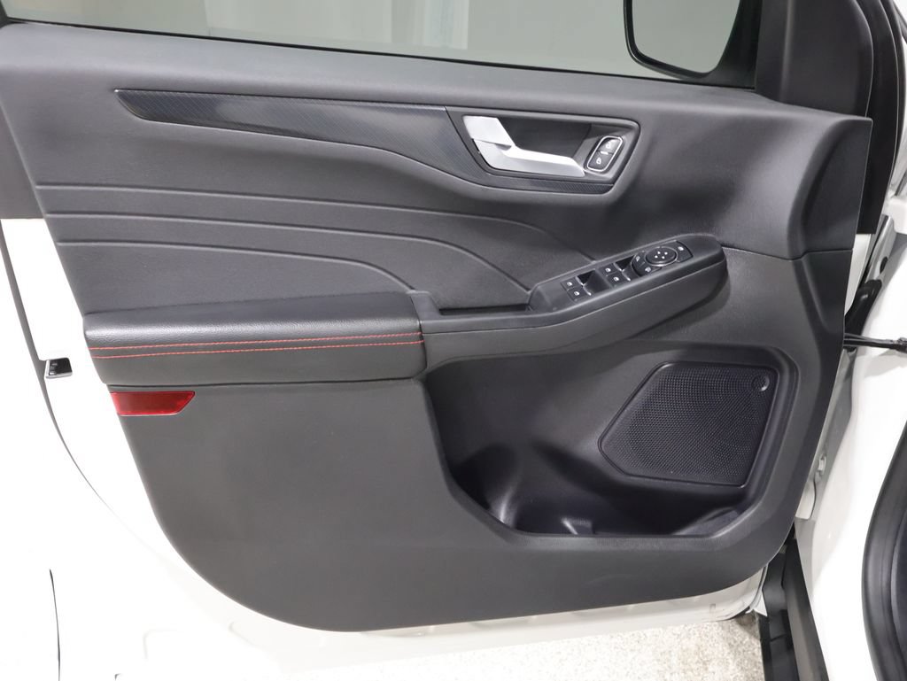 Used 2024 Ford Escape ST-Line w/ Tech Pack #1 AWD/4WD image 13