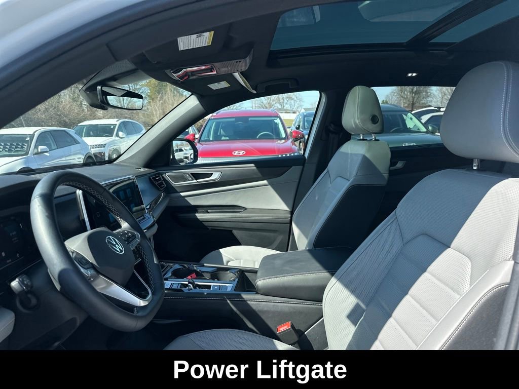 Used 2025 Volkswagen Atlas Cross Sport SEL image 14