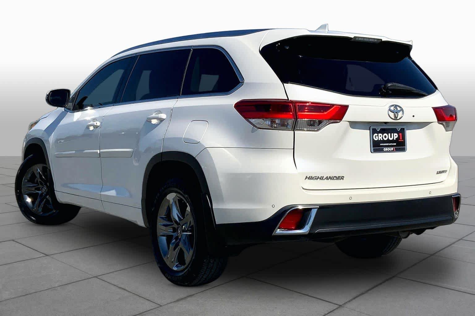 Used 2018 Toyota Highlander Limited Platinum FWD image 12