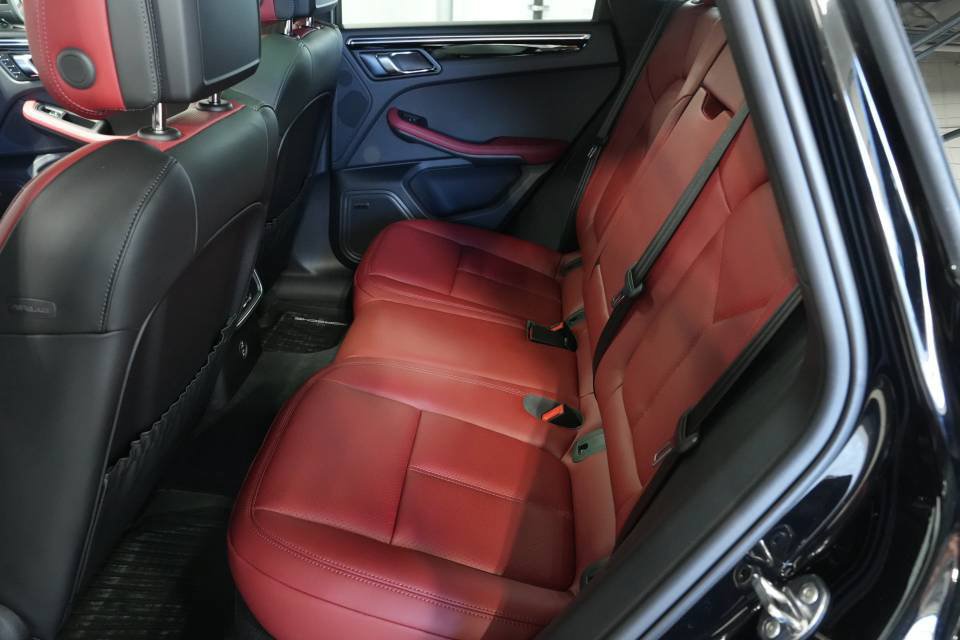 Certified 2026 Porsche Macan Turbo AWD/4WD image 27
