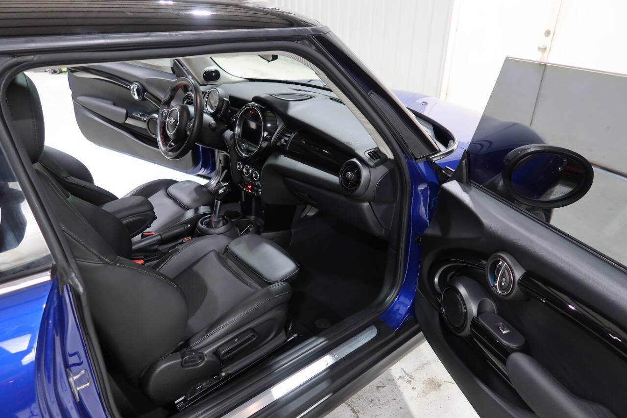 Used 2019 MINI Cooper S w/ Signature Upholstery Package FWD image 12