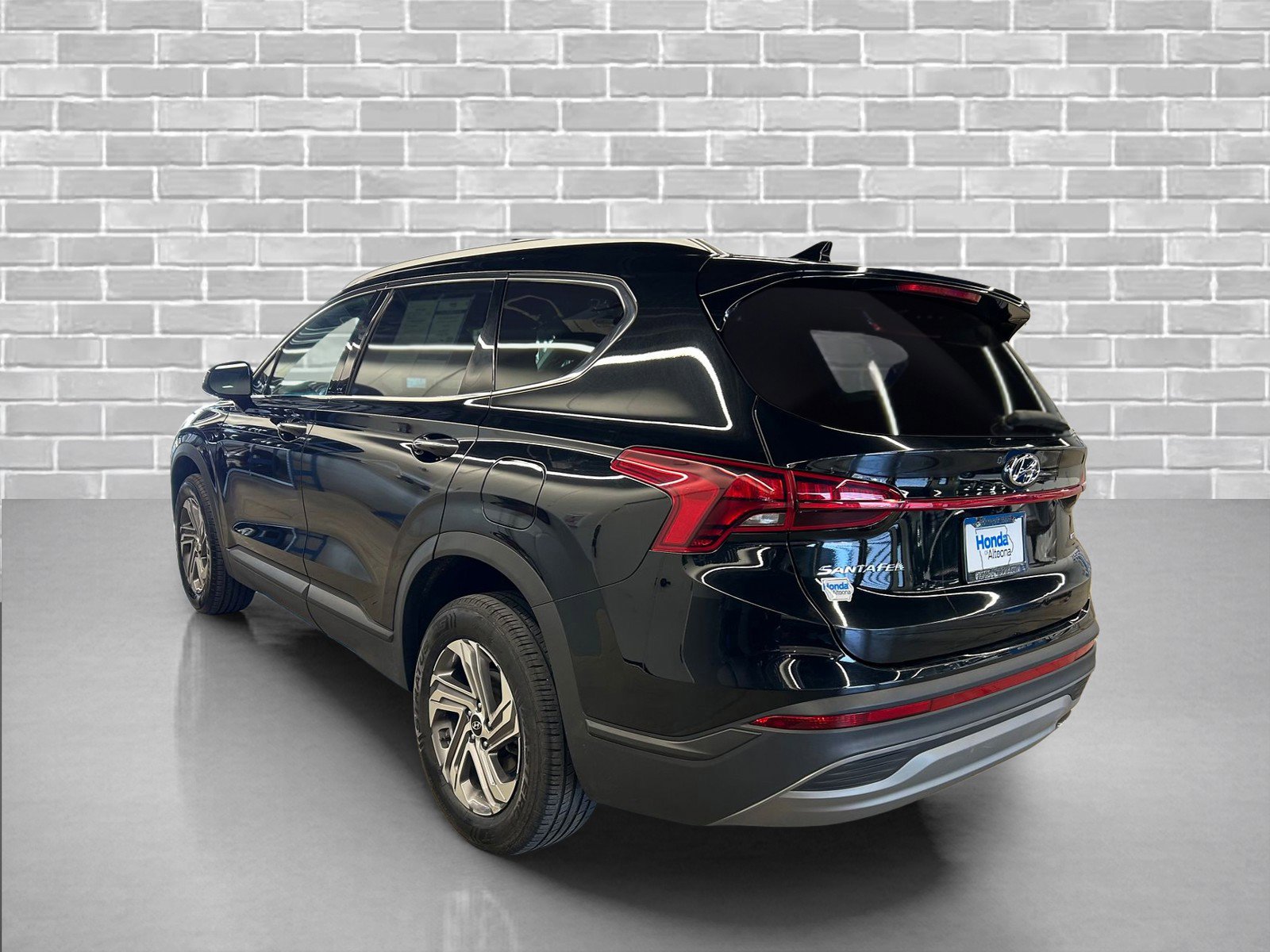 Used 2023 Hyundai Santa Fe SEL image 2