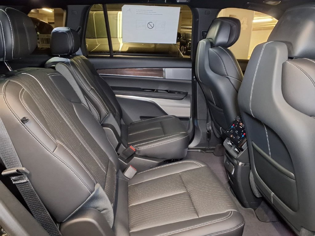 New 2027 Cadillac Vistiq Luxury AWD/4WD image 7