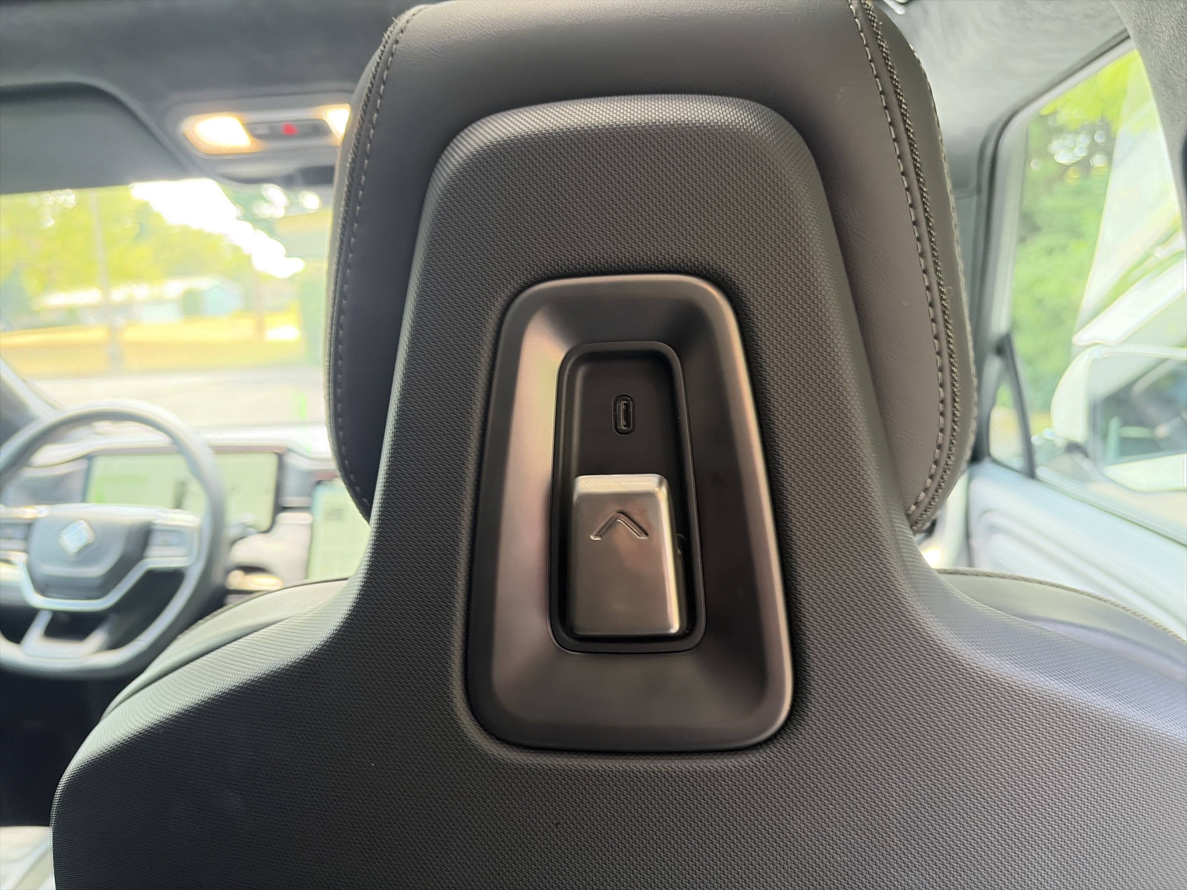 Used 2022 Rivian R1S Launch Edition AWD/4WD image 39