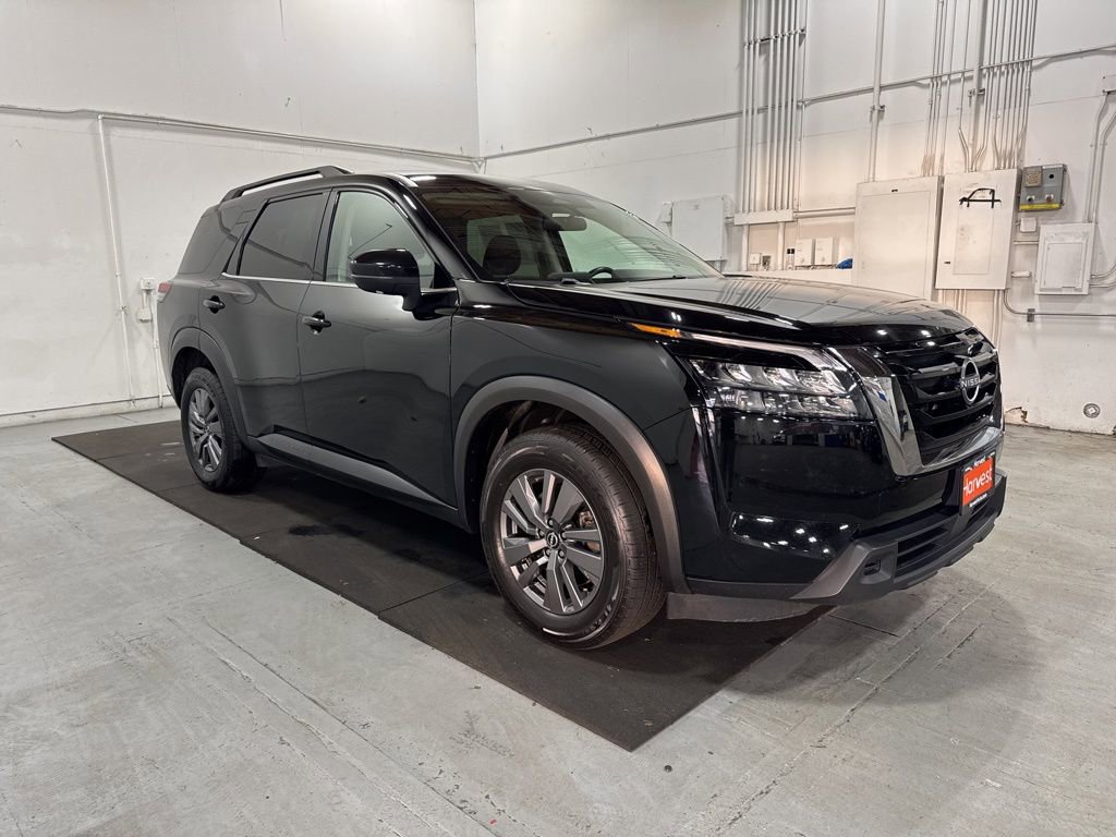 Used 2025 Nissan Pathfinder SV image 1