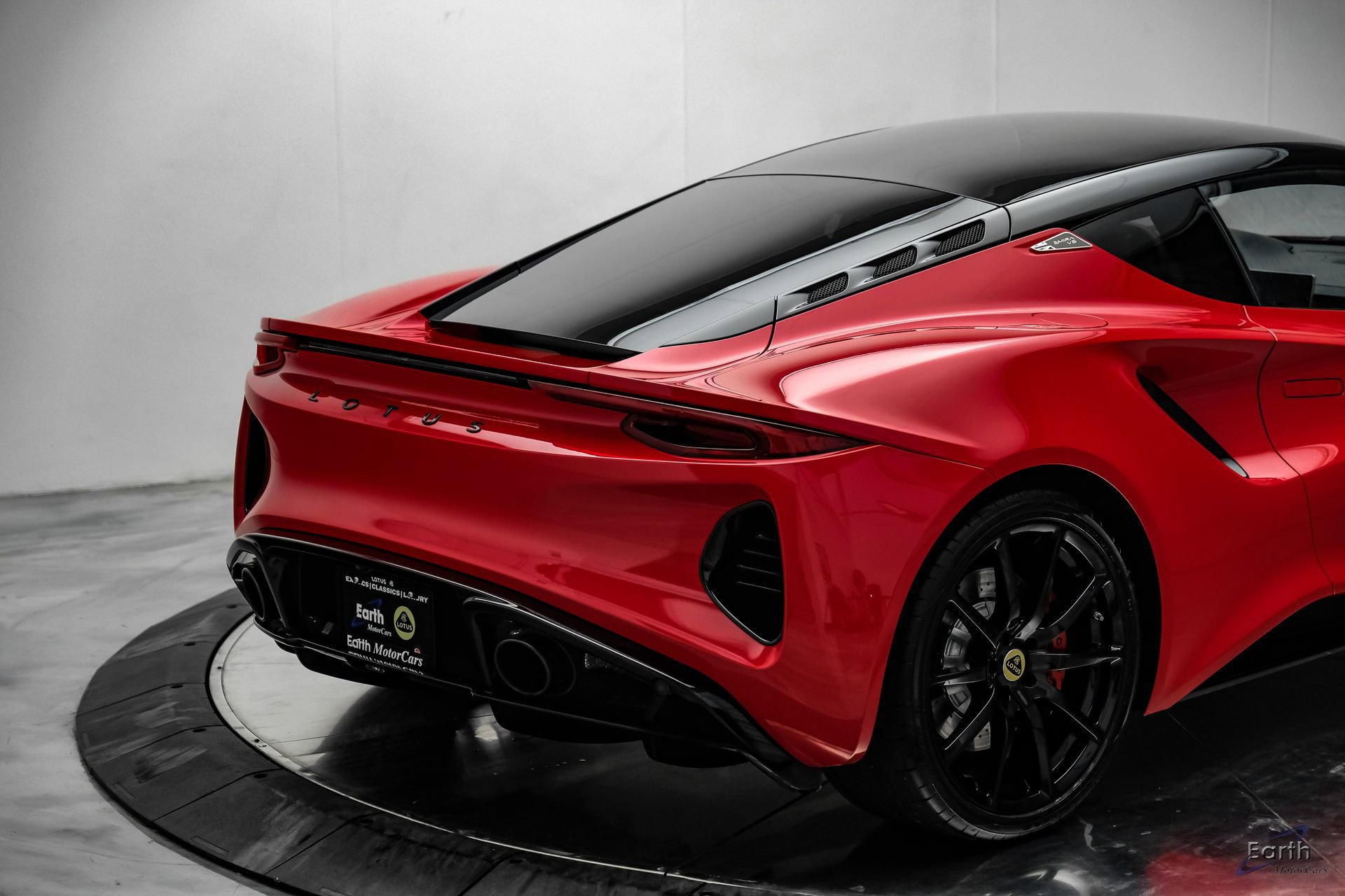 Used 2025 Lotus Emira RWD image 22