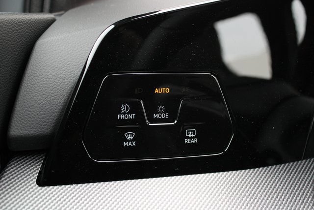New 2026 Volkswagen GTI SE FWD image 10