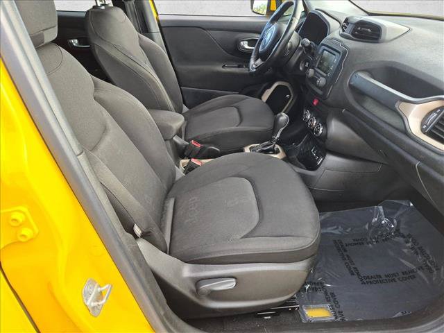 Used 2016 Jeep Renegade Latitude FWD image 19