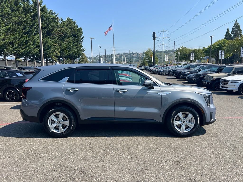 Certified 2025 Kia Sorento LX FWD image 6