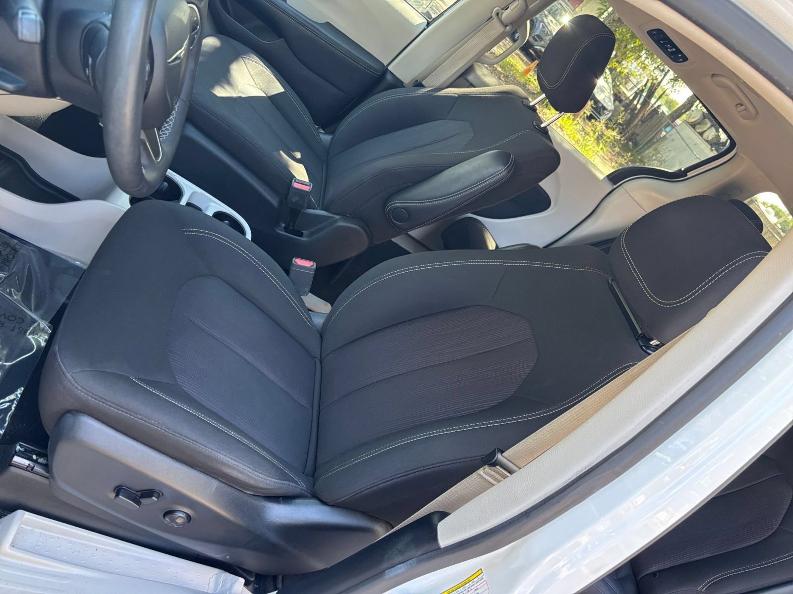 Used 2024 Chrysler Voyager LX FWD image 38