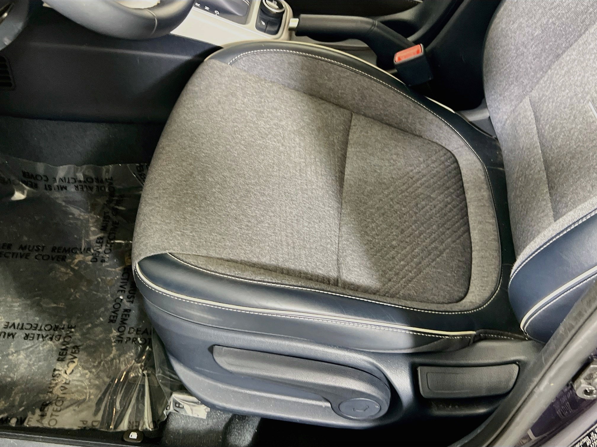 Used 2023 Hyundai Venue Limited w/ Cargo Package FWD image 19