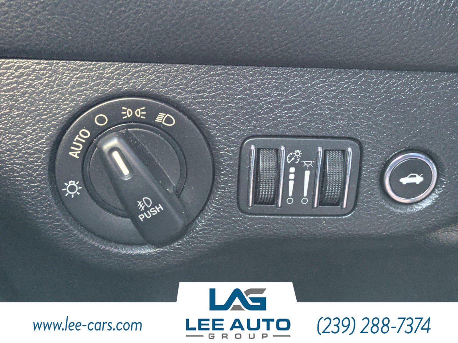 Used 2015 Dodge Challenger SXT Plus w/ Driver Convenience Group image 16