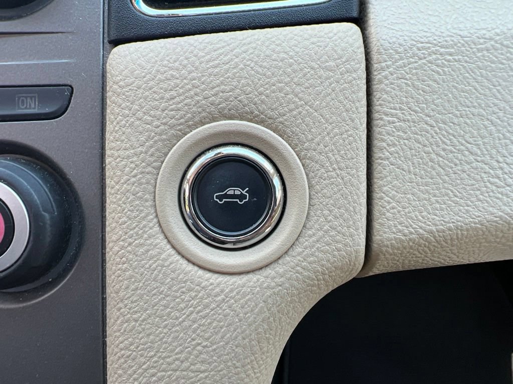 Used 2016 Ford Taurus SE FWD image 28