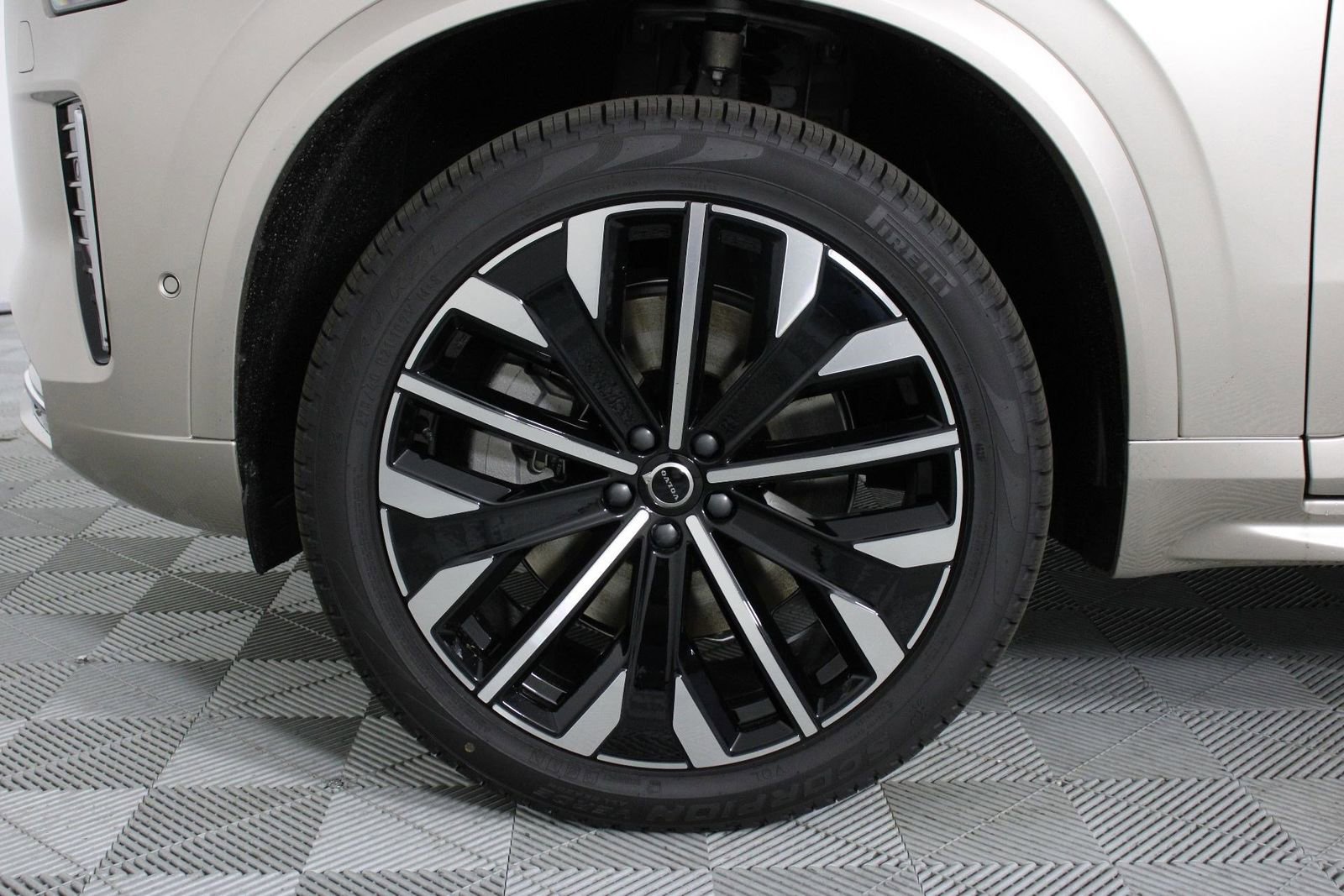 New 2026 Volvo XC90 T8 Plus w/ Protection Package Premier image 13