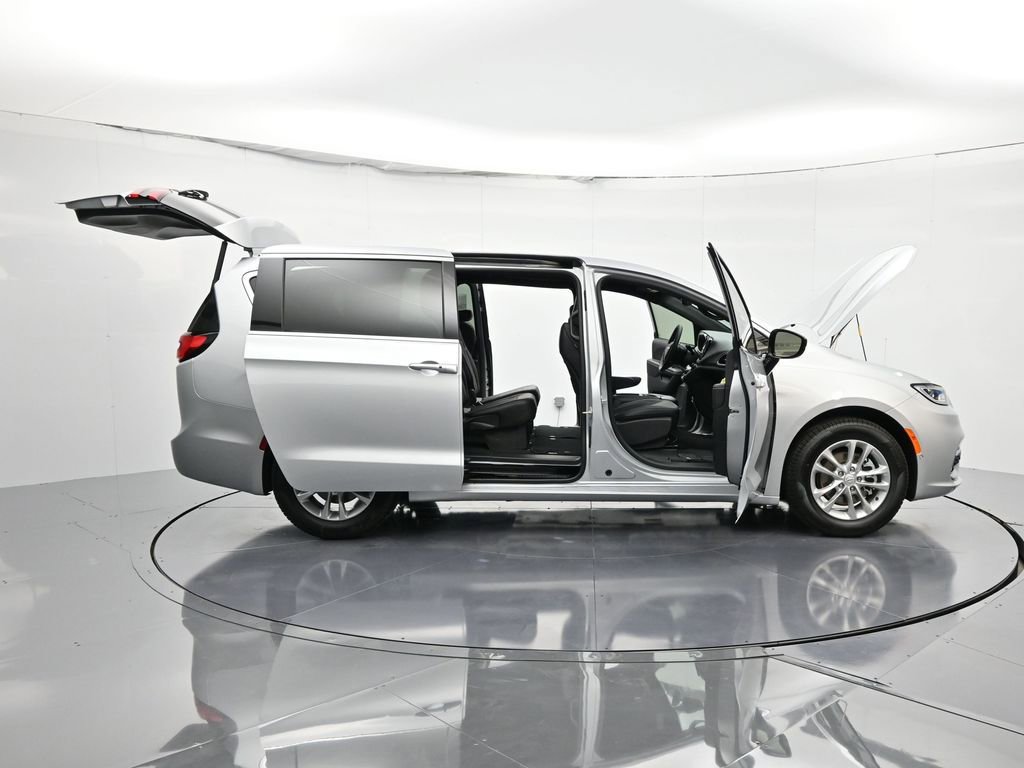 New 2026 Chrysler Pacifica Select image 49
