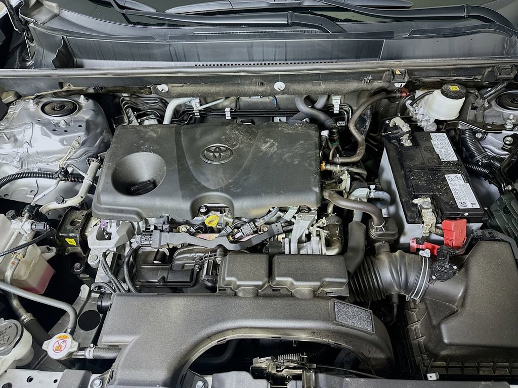 Used 2021 Toyota RAV4 LE image 9