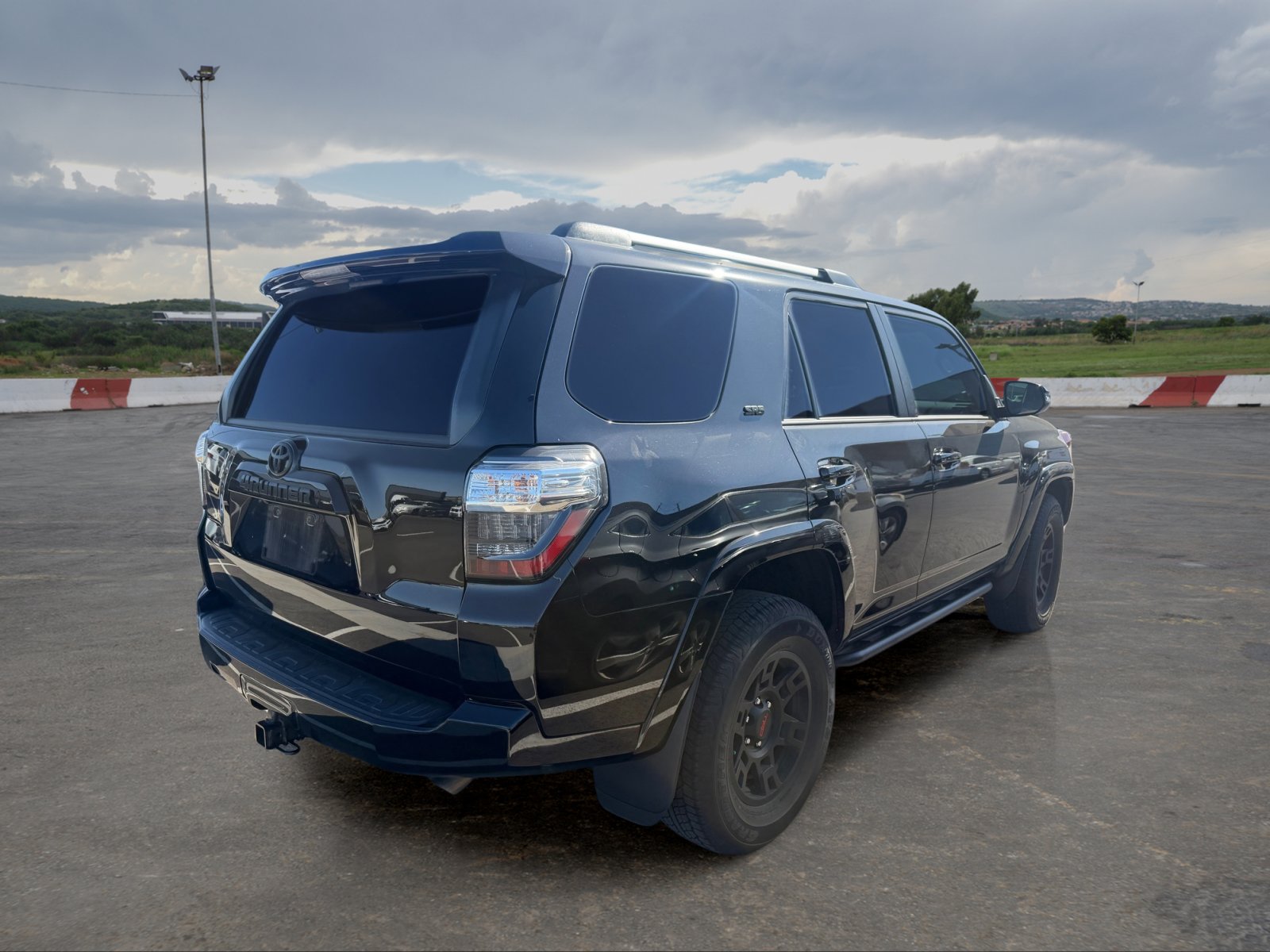 Used 2024 Toyota 4Runner SR5 Premium w/ Moonroof Package AWD/4WD image 3