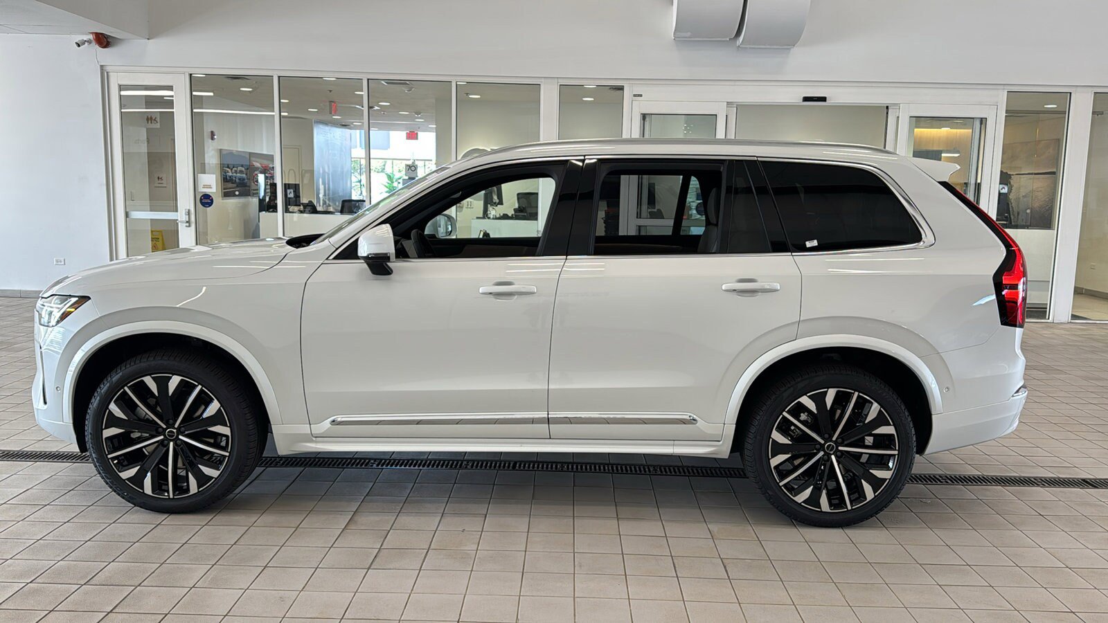New 2026 Volvo XC90 B6 Plus w/ Protection Package Premier image 8
