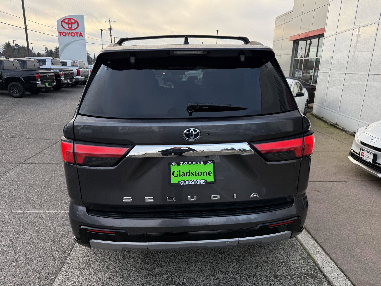 Used 2023 Toyota Sequoia Limited image 5