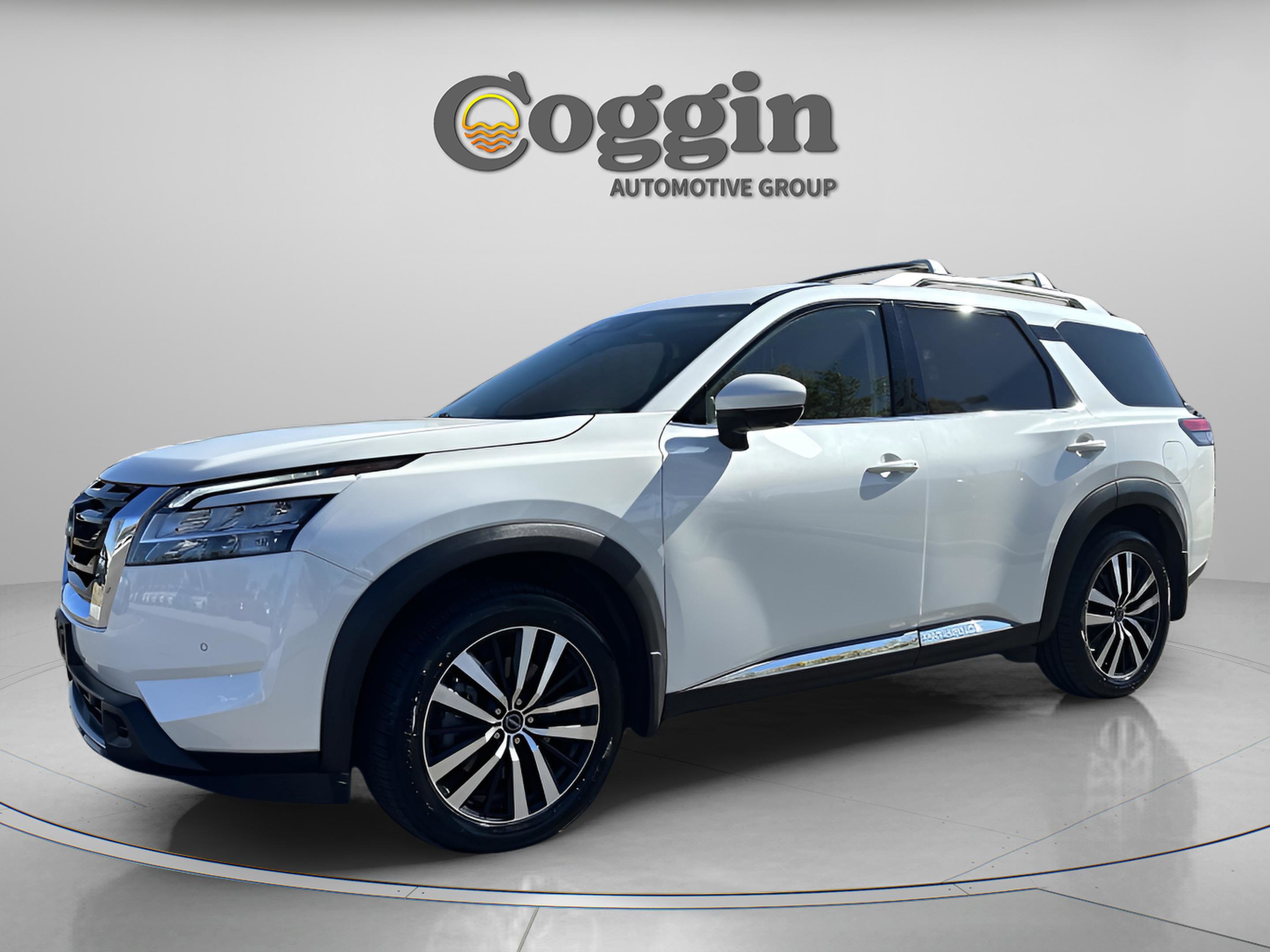 Used 2024 Nissan Pathfinder Platinum image 1