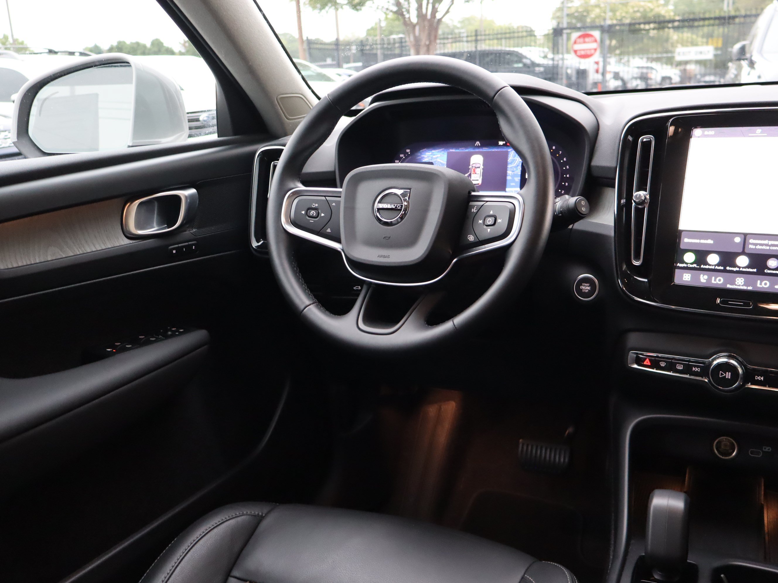 Used 2025 Volvo XC40 B5 Core AWD/4WD image 12