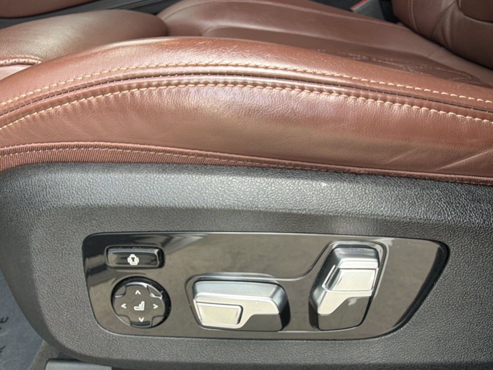 Used 2020 BMW X6 M50i w/ Executive Package AWD/4WD image 15