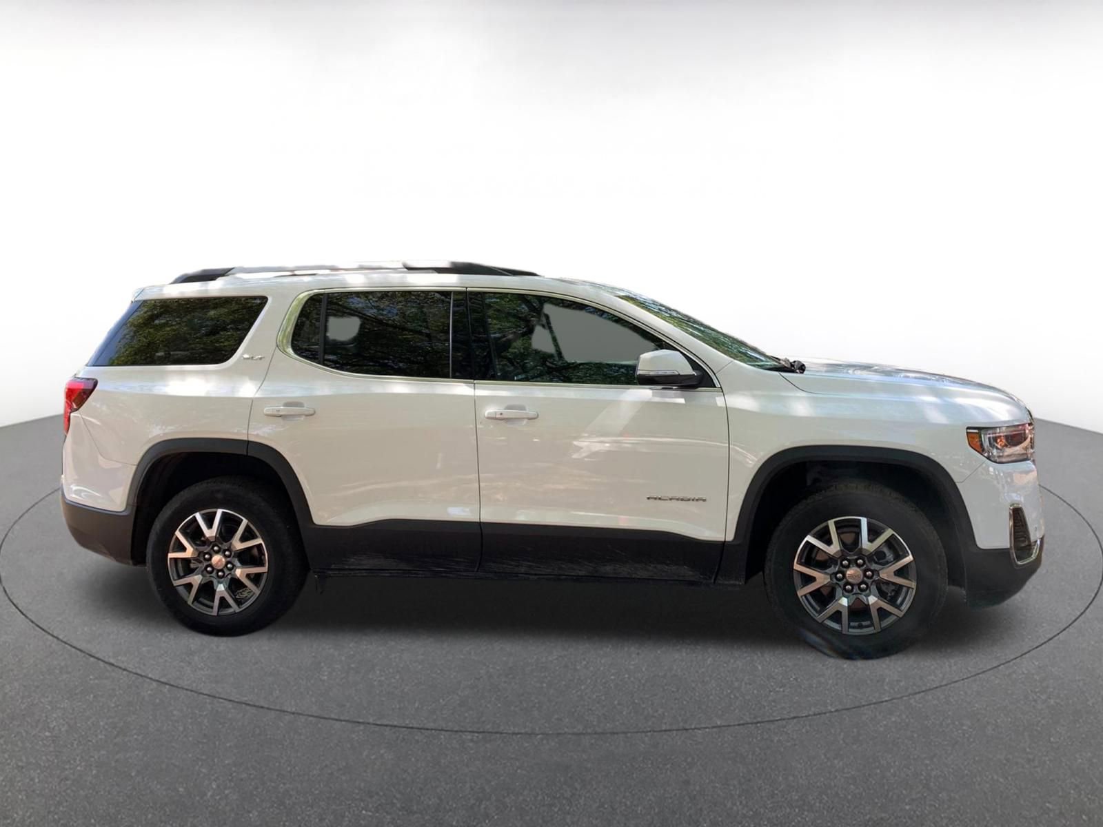 Used 2023 GMC Acadia SLT image 8