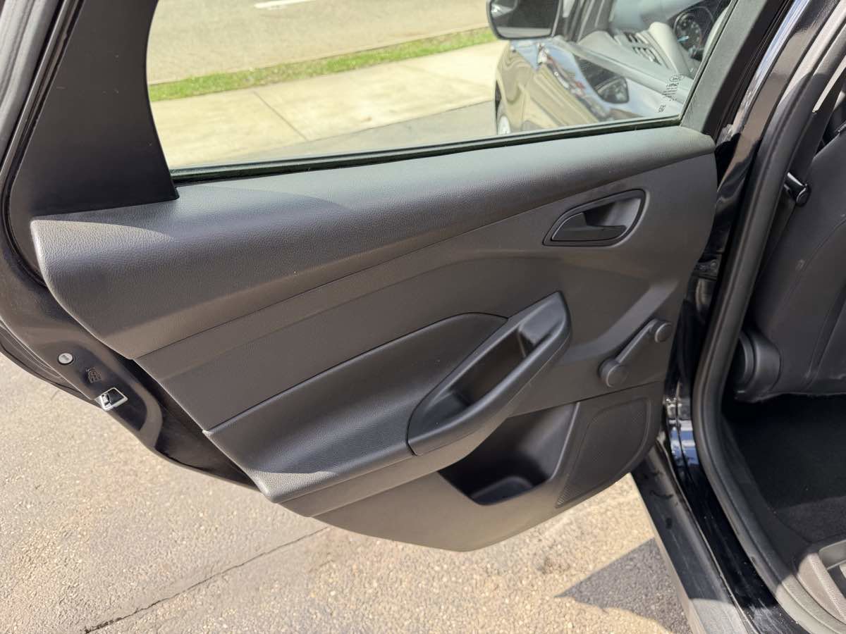 Used 2017 Ford Focus S image 15