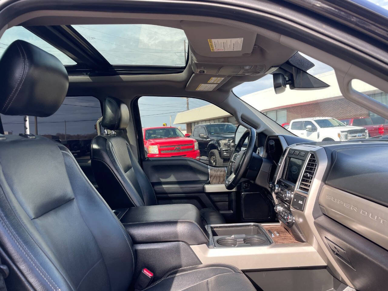 Used 2017 Ford F350 Lariat w/ Lariat Ultimate Package AWD/4WD image 32