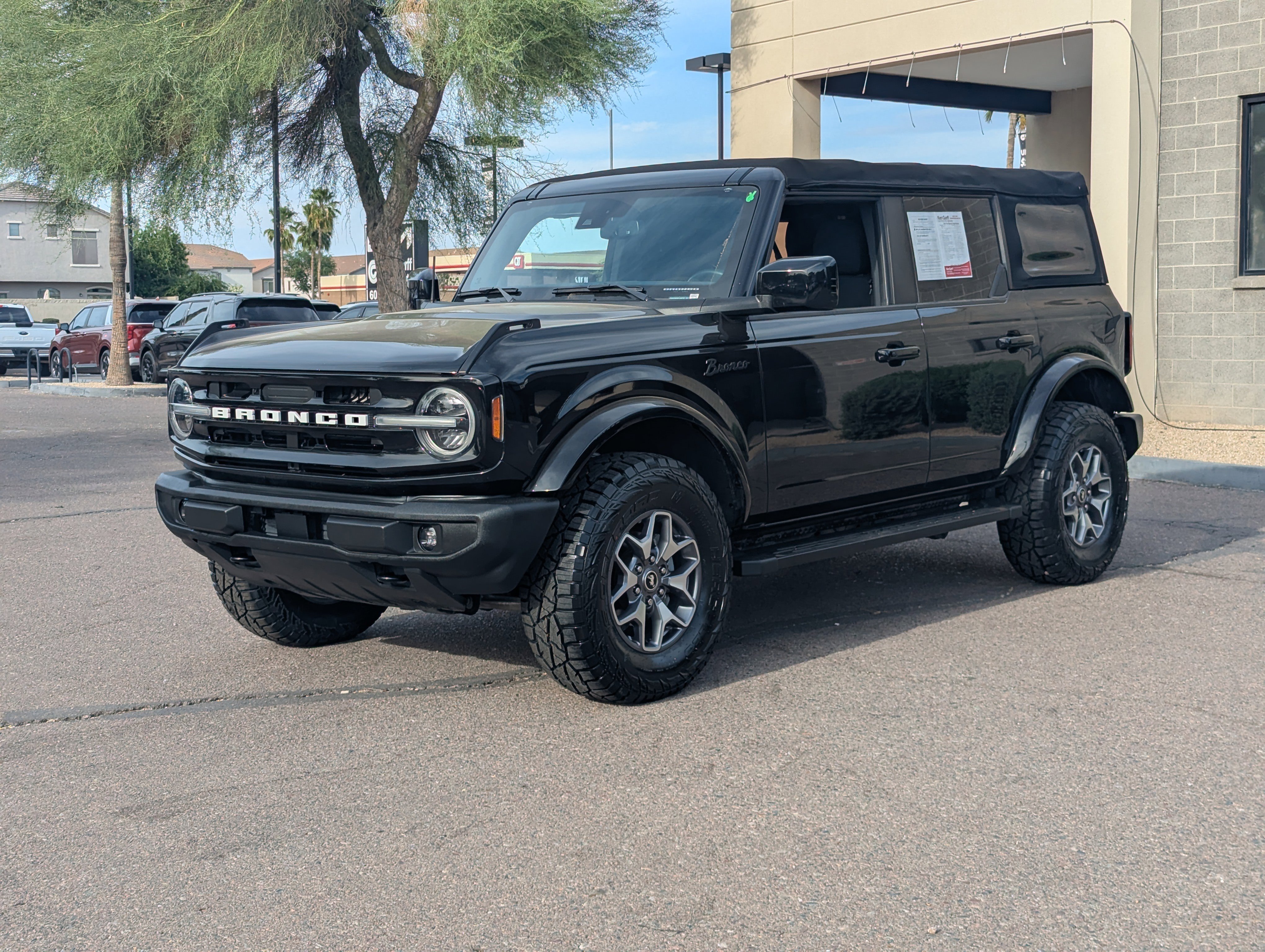 Used 2023 Ford Bronco Outer Banks image 6