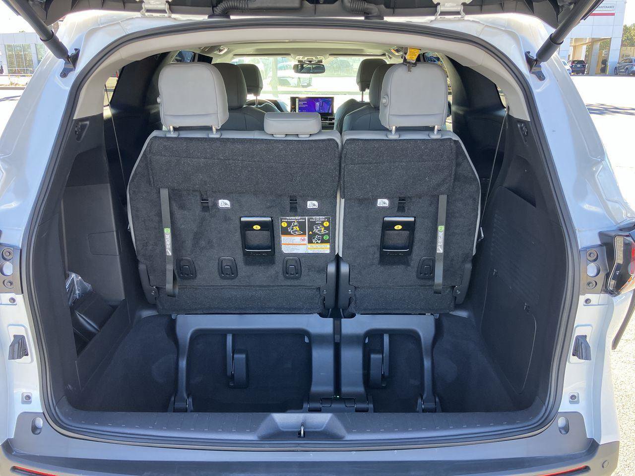 Used 2025 Toyota Sienna XLE image 27